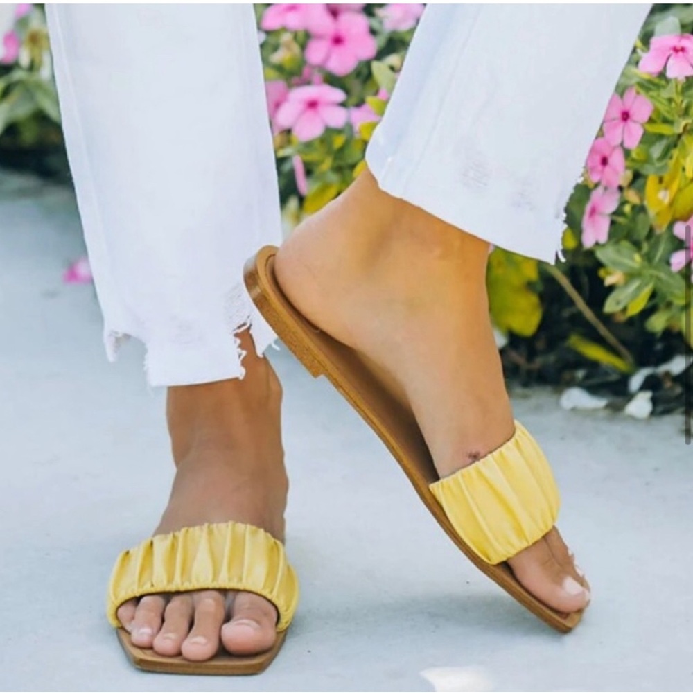 Oasis Society (Sold by VICI) “Lemon” Ruched Faux Leather Square Toe Sandal